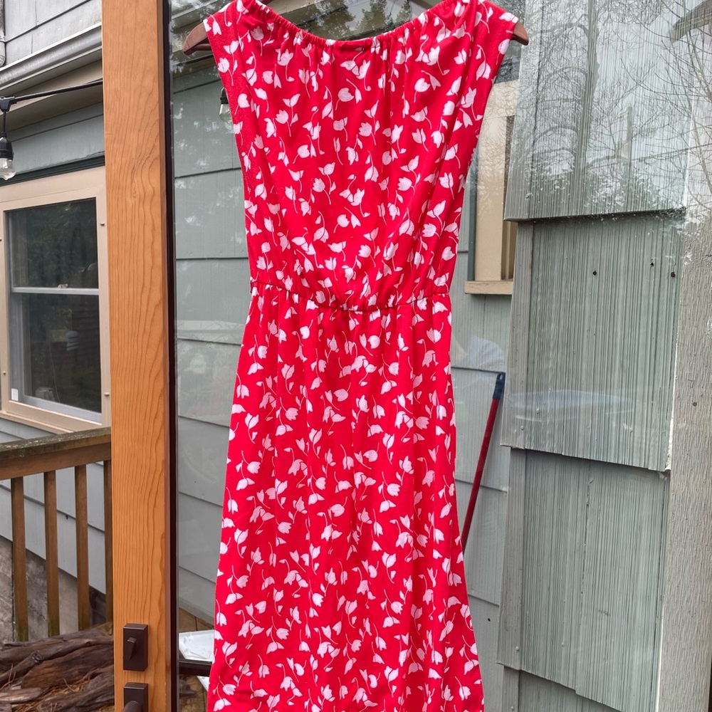 Chic Red Floral Midi Dress